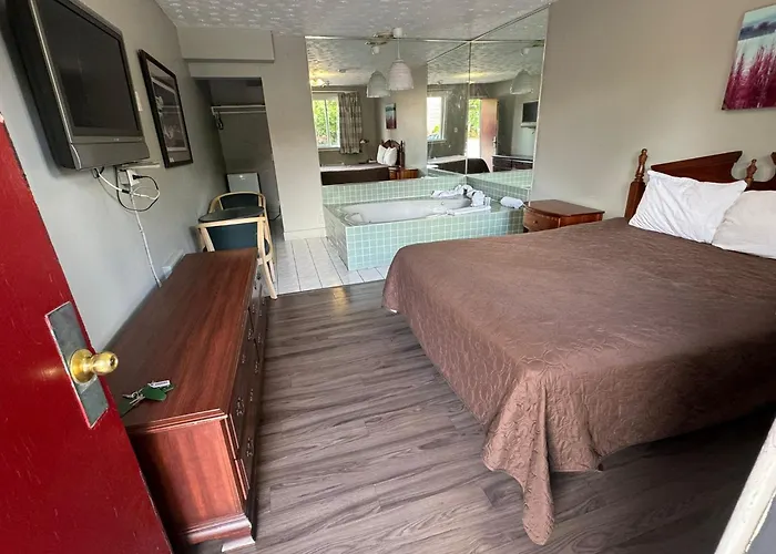 6267 Persepolis Inn