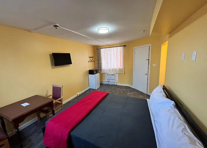 6267 Persepolis Inn